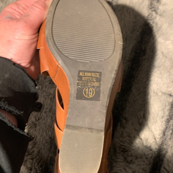 #263 Shiekh Women's Tan Wedge Sandals - Picture 8 of 8